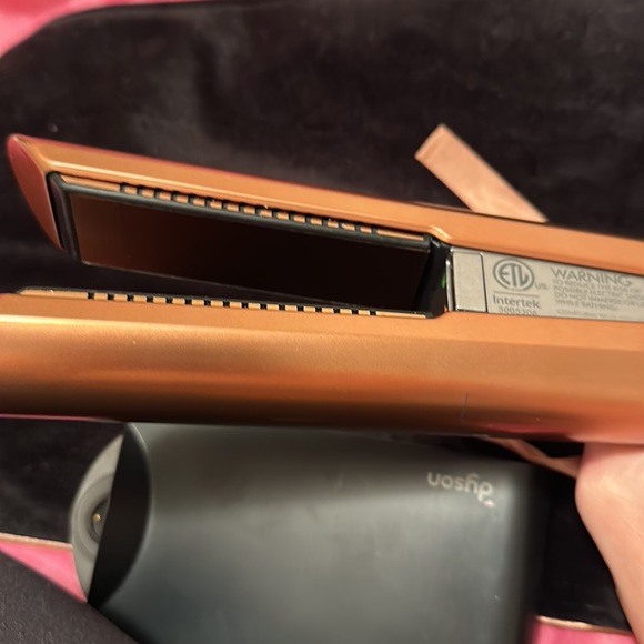 Dyson flat iron - Picture 2 of 7